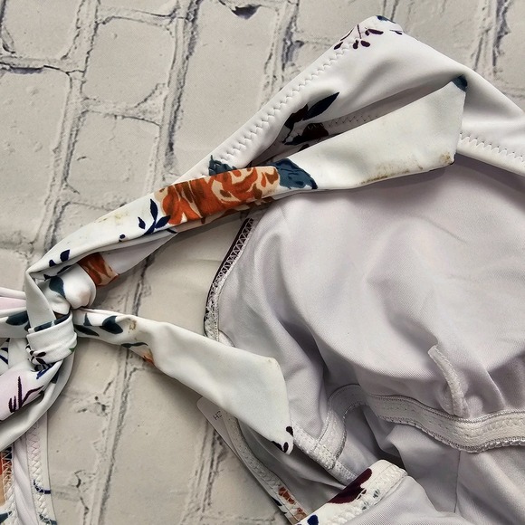 Cupshe Swimwear Size Small White One Piece Halter Plunge Flower Open Back Flawed - Picture 10 of 13